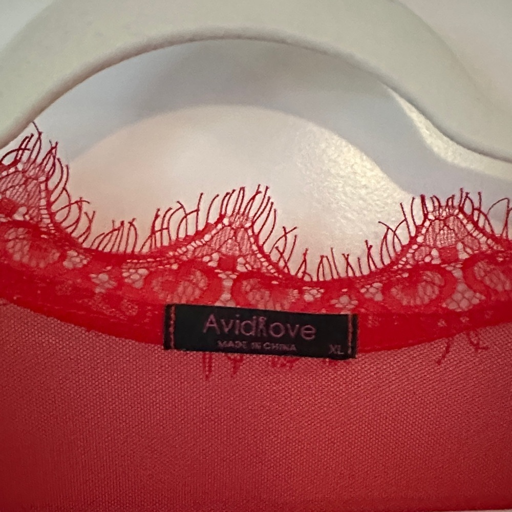 AVID LOVE | Elegant Red Lace Women’s Robe - Picture 5 of 11